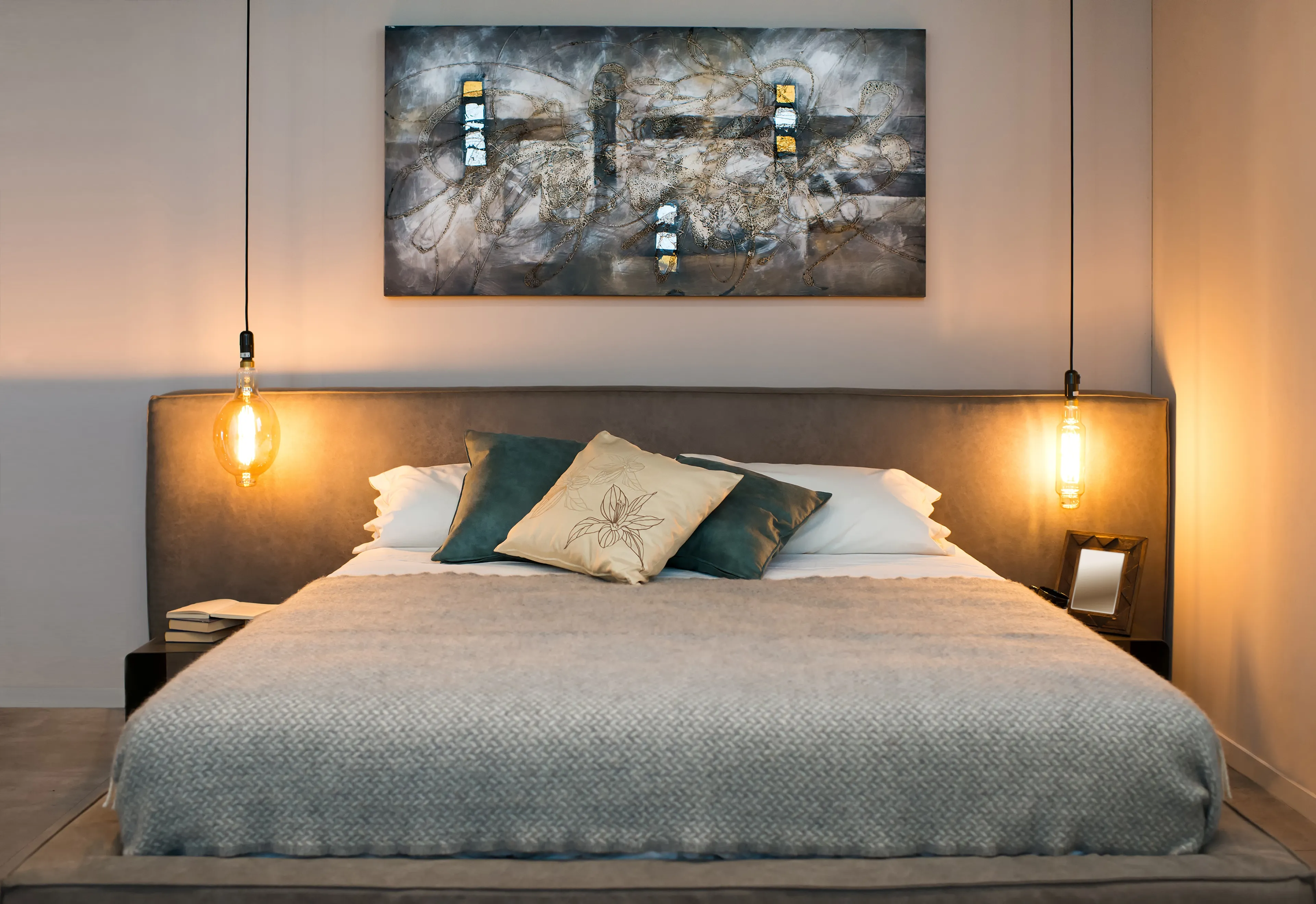 Modern eingerichtetes ImmoStay-Apartment in Bremen mit gemütlichem Schlafbereich